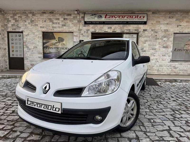 Branco Usado 2007 Renault Clio II Dynamique Citadino | € 4.500 (Preço elevado) - Imagem 1/4