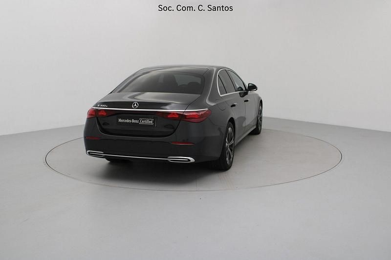 Usado Mercedes E300 Avantgarde 204 HP (150 kW) 2024 Cinza Sedan
