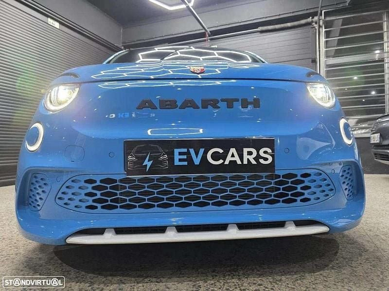 Azul Usado 2024 Abarth 500e Citadino | € 32.600 - Imagem 1/4