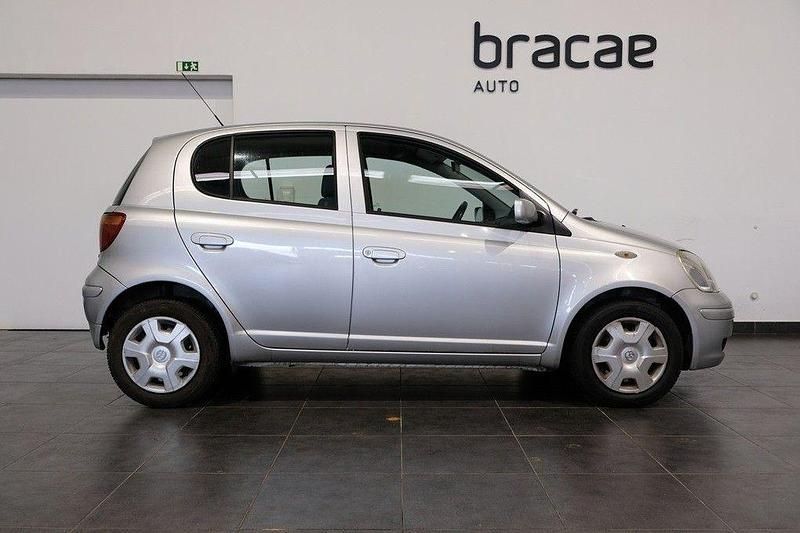Usado Toyota Yaris 65 HP (47 kW) 2005 Cinzento