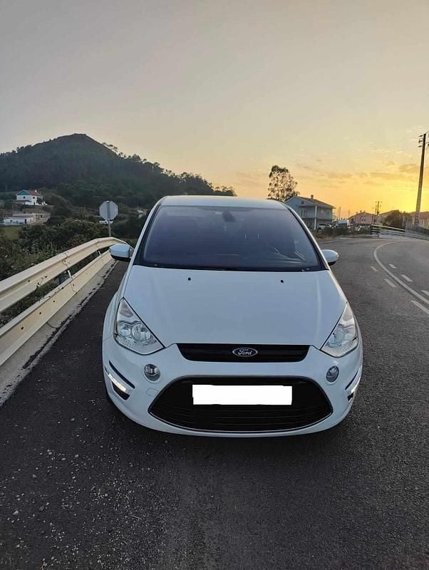 Branco Usado 2013 Ford S-MAX S Carrinha | € 8.180 (Preço justo) - Imagem 1/4