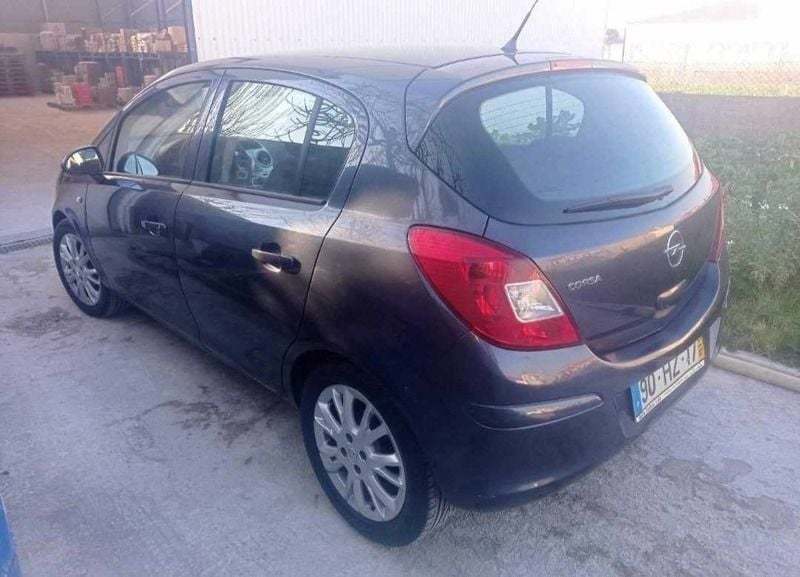 Cinzento Usado 2009 Opel Corsa Citadino | € 3.200 (Super Preço) - Imagem 1/4