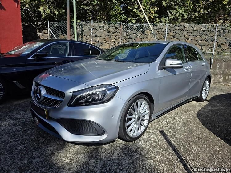Cinza Usado 2018 Mercedes A180 Citadino | € 20.500 (Preço justo) - Imagem 1/1
