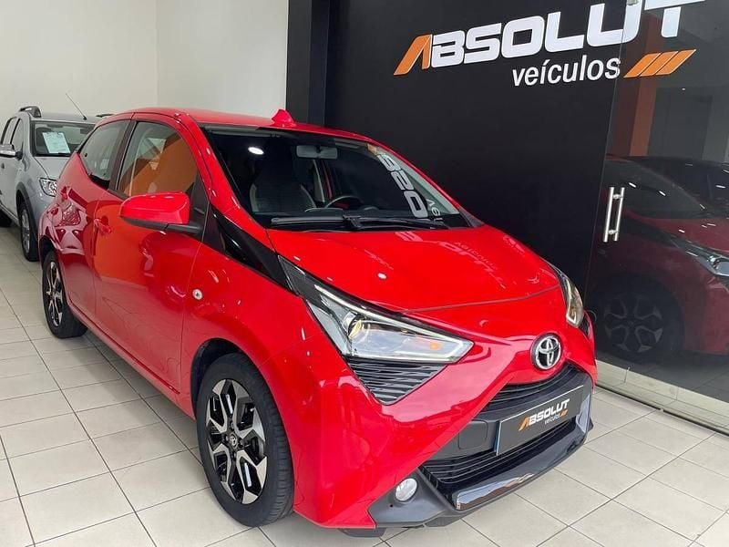 Vermelho Usado 2020 Toyota Aygo X-play Citadino | € 15.990 (Preço justo) - Imagem 1/4