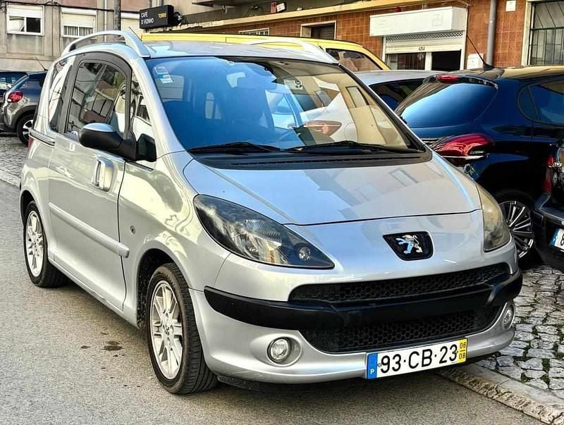 Cinzento Usado 2006 Peugeot 1007 Monovolume | € 4.600 - Imagem 1/4