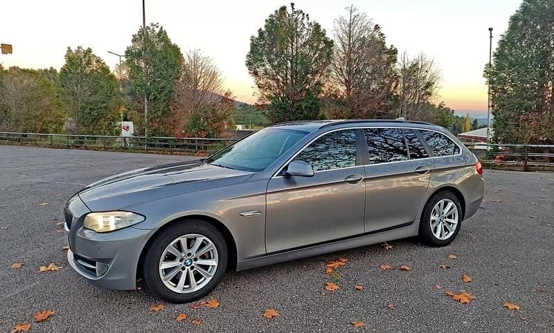 Cinza escuro Usado 2013 BMW 520 Sport Line Carrinha | € 14.500 (Bom preço) - Imagem 1/4