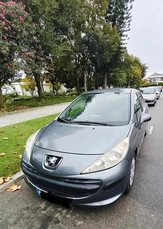 Cinzento Usado 2009 Peugeot 207 Citadino | € 3.800 (Preço justo) - Imagem 1/4