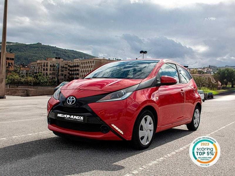Vermelho Usado 2016 Toyota Aygo X-play Citadino | € 9.990 (Preço justo) - Imagem 1/4