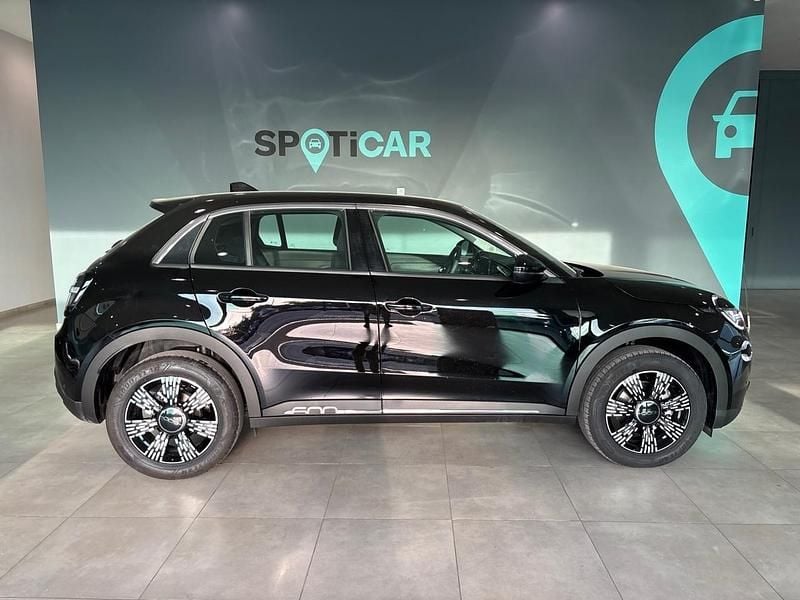 Usado Fiat 600 Pop 145 HP (106 kW) 2025 Preto SUV