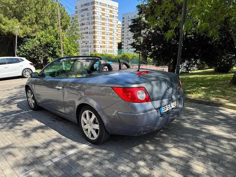 Cinzento Usado 2006 Renault Mégane GrandTour Carrinha | € 5.000 - Imagem 1/4