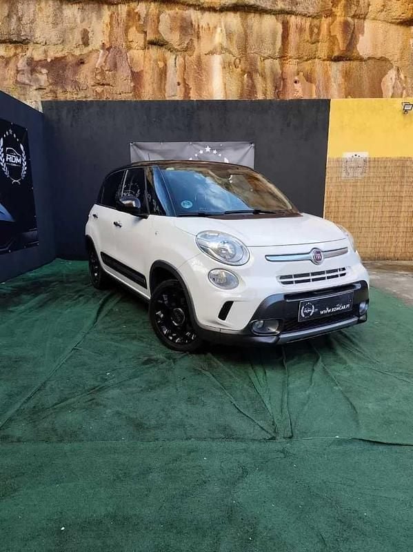 Branco Usado 2018 Fiat 500L Trekking Monovolume | € 10.990 - Imagem 1/4