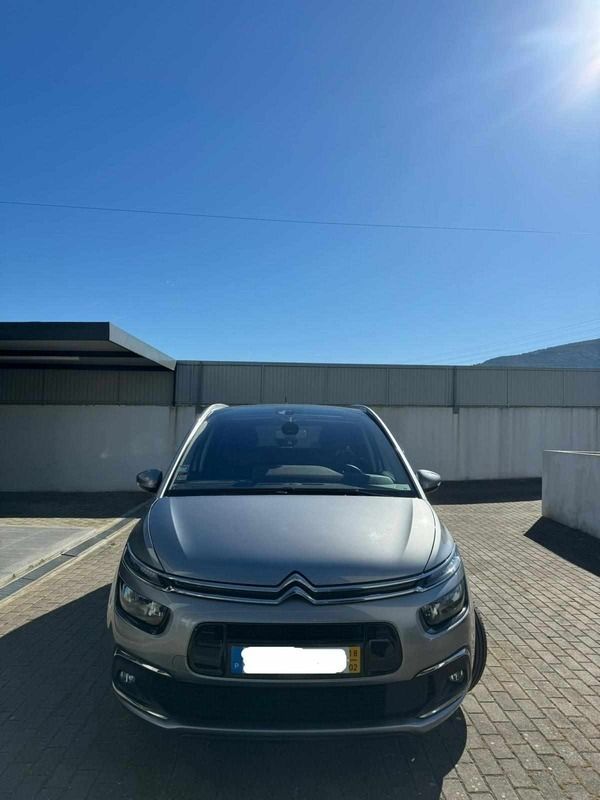 Cinzento Usado 2018 Citroën C4 Picasso Monovolume | € 17.500 (Preço justo) - Imagem 1/4