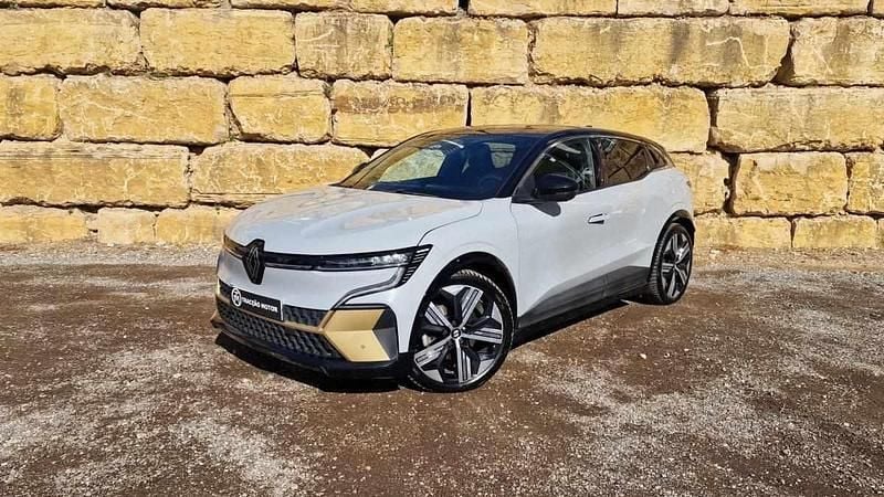 Cinzento Usado 2022 Renault Mégane IV | € 29.500 - Imagem 1/4