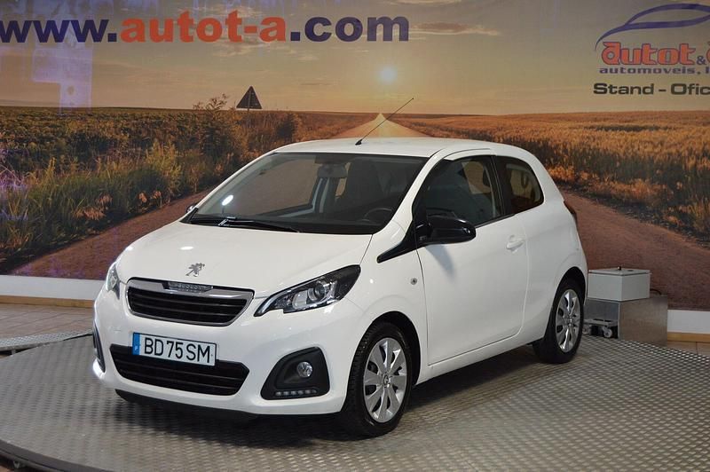 Branco Usado 2015 Peugeot 108 Allure Citadino | € 7.999 (Bom preço) - Imagem 1/4