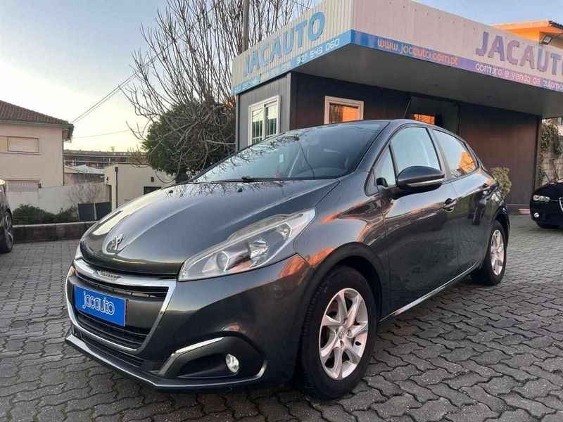 Antracite Usado 2015 Peugeot 208 Active Citadino | € 11.750 (Preço elevado) - Imagem 1/4