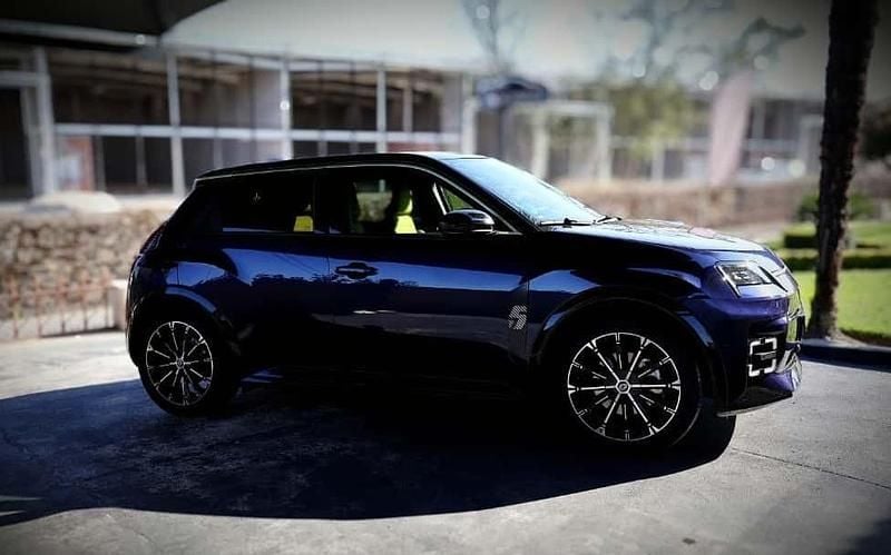 Usado Renault R5 110 kW (150 HP) 2024 Azul Citadino