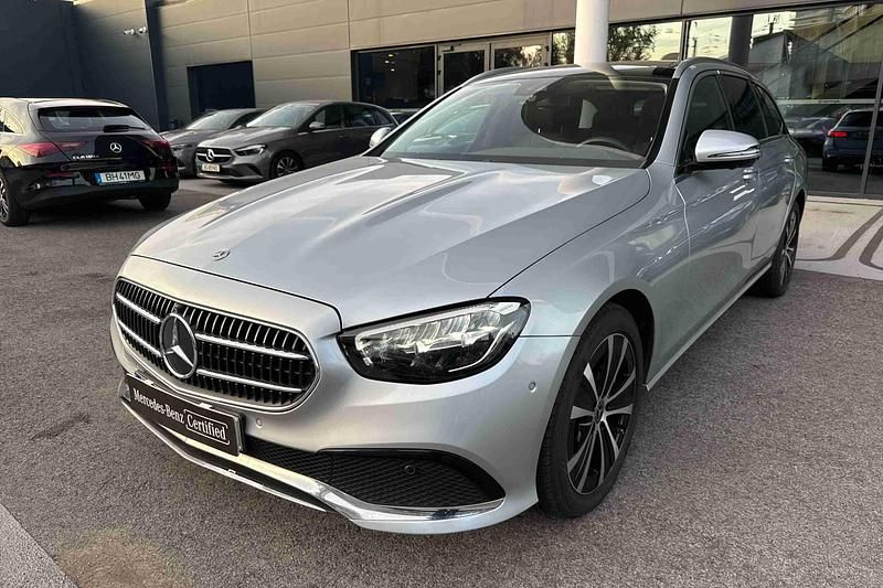 Cinzento Usado 2022 Mercedes E300 Avantgarde Carrinha | € 44.900 (Preço justo) - Imagem 1/4