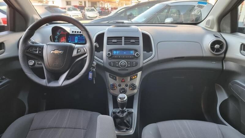 Usado Chevrolet Aveo LT 95 HP (69 kW) 2012 Cinzento Sedan