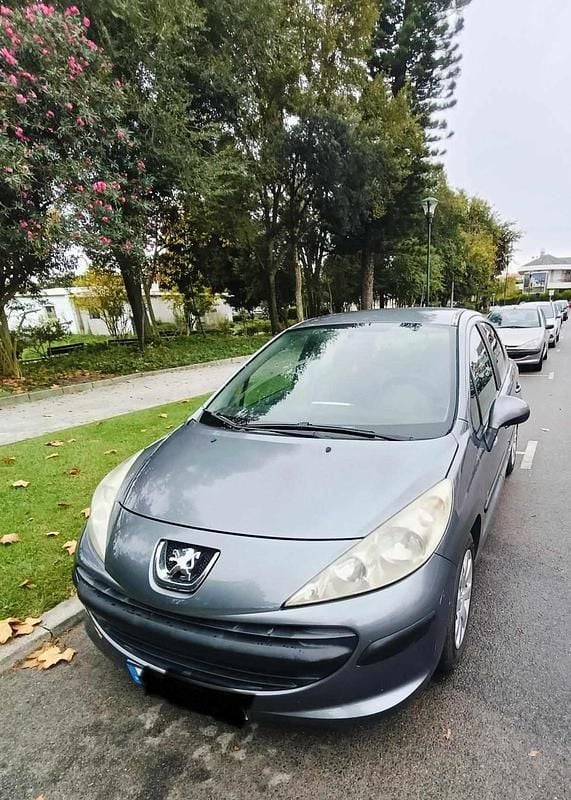 Cinzento Usado 2009 Peugeot 207 Citadino | € 4.490 (Preço justo) - Imagem 1/4