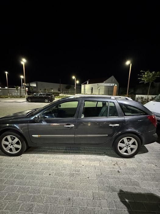 Cinzento Usado 2003 Renault Laguna II Sedan | € 1.600 (Preço justo) - Imagem 1/4