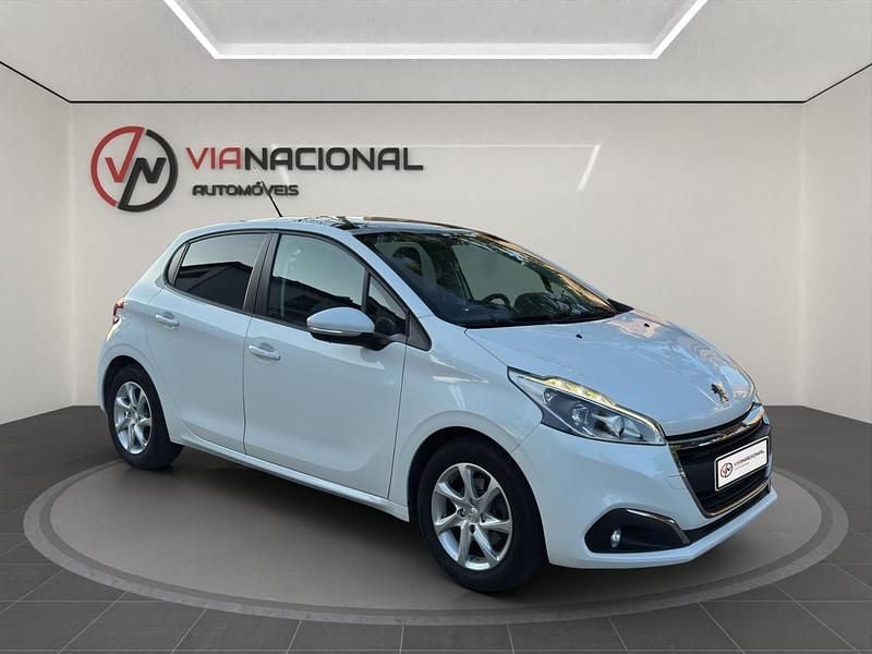 Branco Usado 2015 Peugeot 208 Citadino | € 10.900 (Preço justo) - Imagem 1/4
