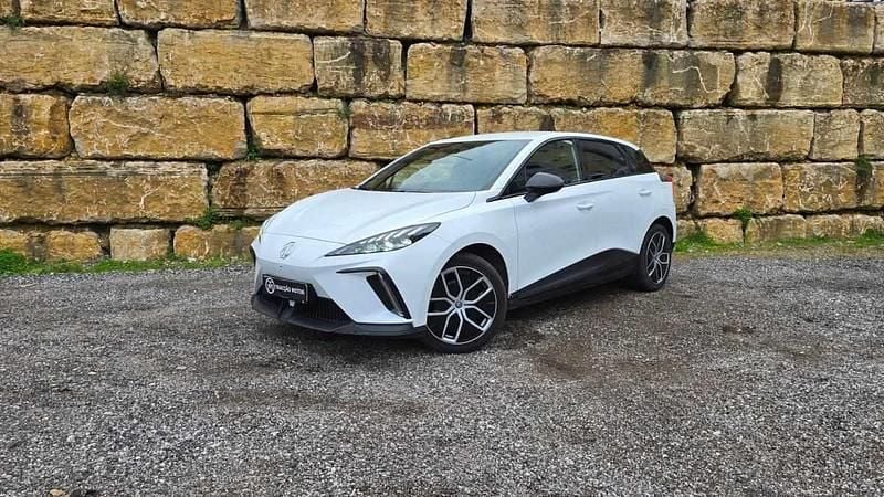 Branco Usado 2023 MG MG4 EV Luxury Citadino | € 22.950 (Preço justo) - Imagem 1/4