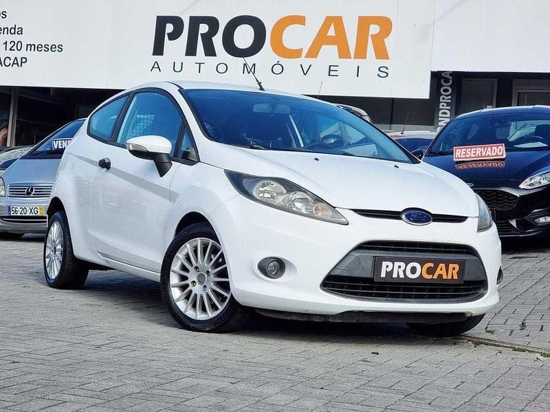Branco Usado 2009 Ford Fiesta Citadino | € 4.750 (Preço justo) - Imagem 1/4