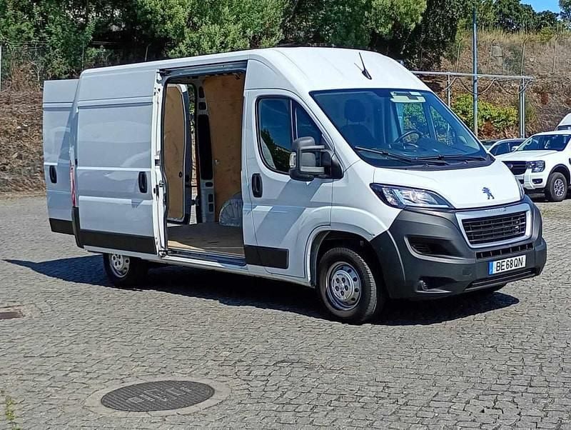 Usado Peugeot Boxer 140 HP (102 kW) 2023 Branco Van