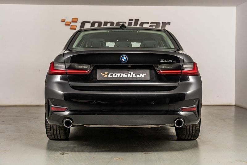 Usado BMW 320e Luxury Line 204 HP (150 kW) 2022 Preto Sedan