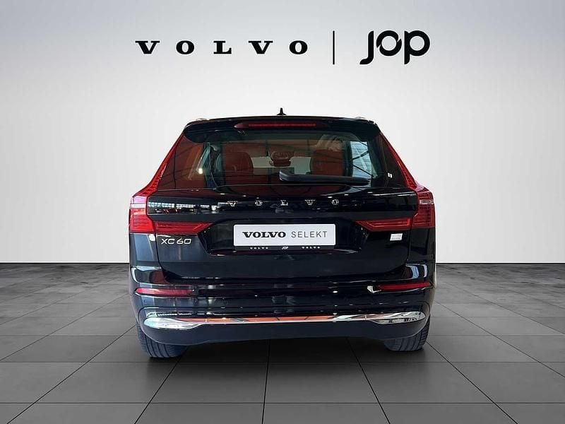 Usado Volvo XC60 349 HP (256 kW) 2024 Preto SUV