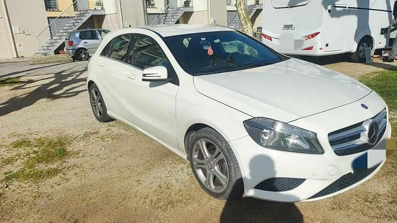Usado Mercedes A180 109 HP (80 kW) 2015 Branco Citadino