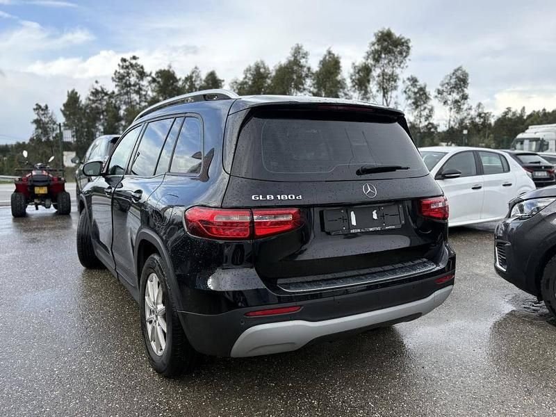 Usado Mercedes 180 116 HP (85 kW) 2021 Preto Sedan