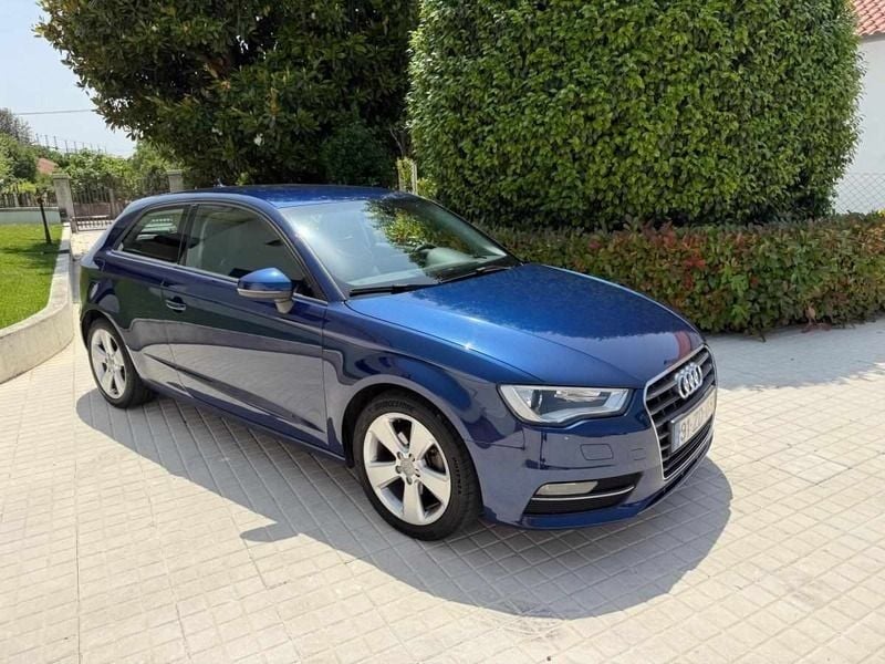 Azul Usado 2015 Audi A3 Sport Citadino | € 15.900 (Preço justo) - Imagem 1/4