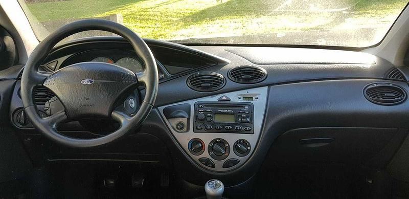Usado 2001 Ford Focus Sedan | € 1.650 (Bom preço) - Imagem 1/4