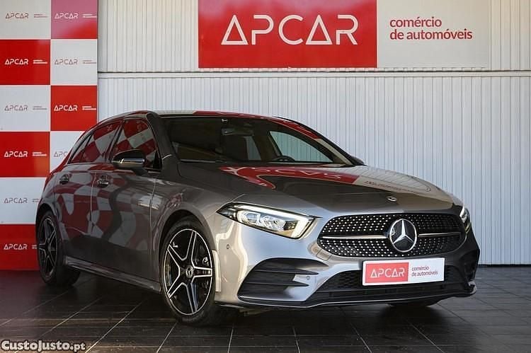 Cinza Usado 2021 Mercedes A180 AMG line Citadino | € 28.750 (Bom preço) - Imagem 1/1