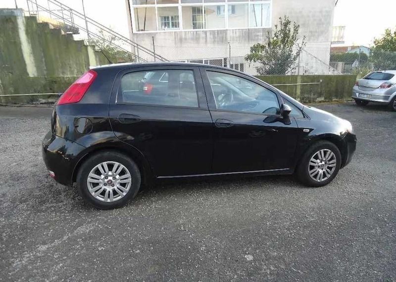 Preto Usado 2015 Fiat Punto Lounge Citadino | € 6.950 (Preço justo) - Imagem 1/4