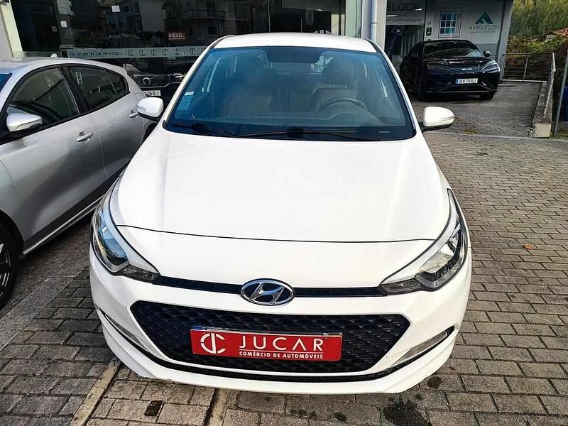 Usado Hyundai i20 75 HP (55 kW) 2017 Branco