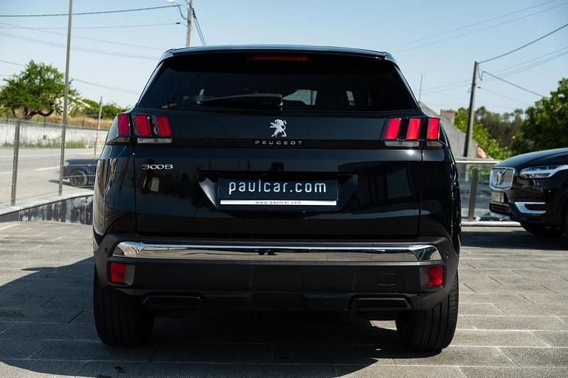 Usado Peugeot 3008 Allure 130 HP (95 kW) 2023 Preto SUV