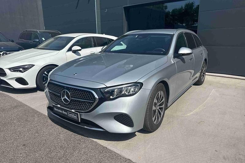 Cinzento Usado 2024 Mercedes 220 | € 58.900 (Preço justo) - Imagem 1/4