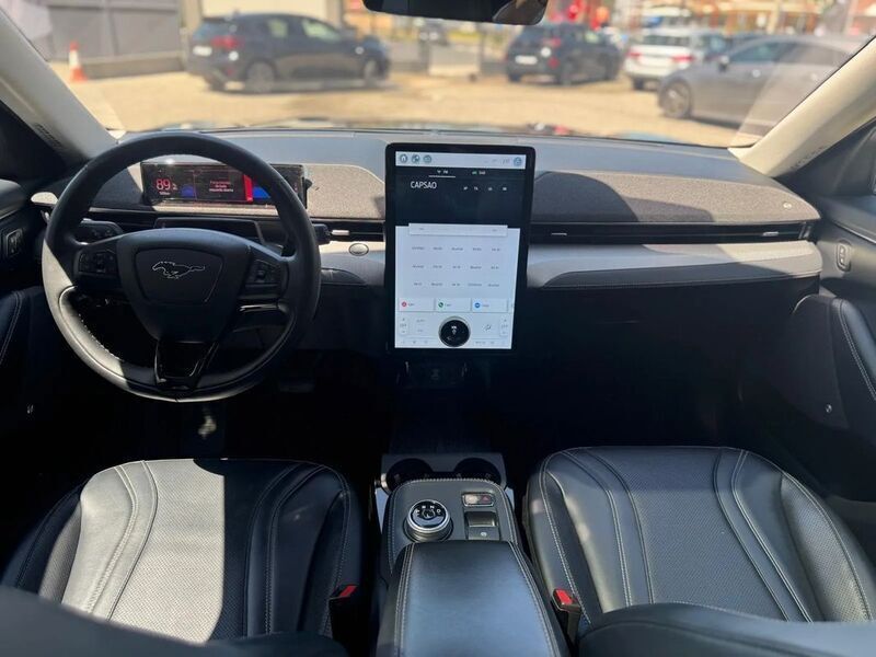 Usado Ford Mustang Mach-E 216 kW (294 HP) 2022 Preto SUV