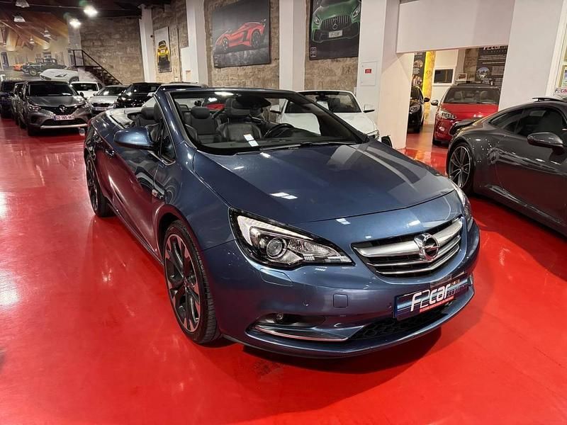 Usado Opel Cascada 195 HP (143 kW) 2015 Azul Cabrios