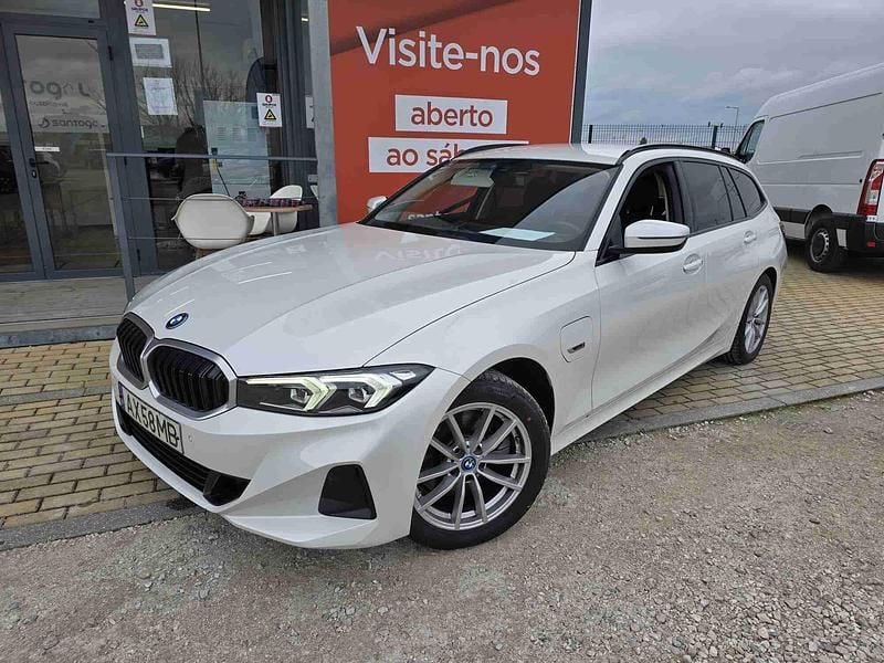Branco Usado 2023 BMW 320 Carrinha | € 37.490 - Imagem 1/4