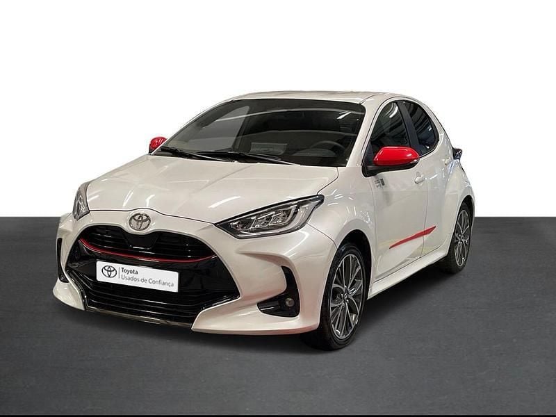 Branco (pintura metalizada especial) Usado 2024 Toyota Yaris Luxury Sedan | € 27.750 (Preço justo) - Imagem 1/4