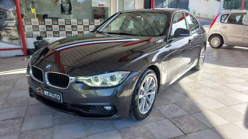 Cinza Usado 2016 BMW 330e iPerformance Sedan | € 18.990 - Imagem 1/4