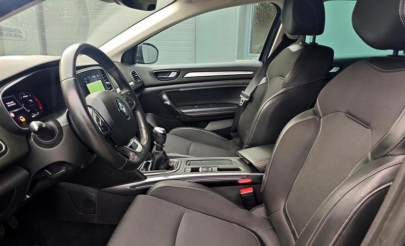 Usado Renault Mégane IV 115 HP (84 kW) 2021 Antracite Carrinha