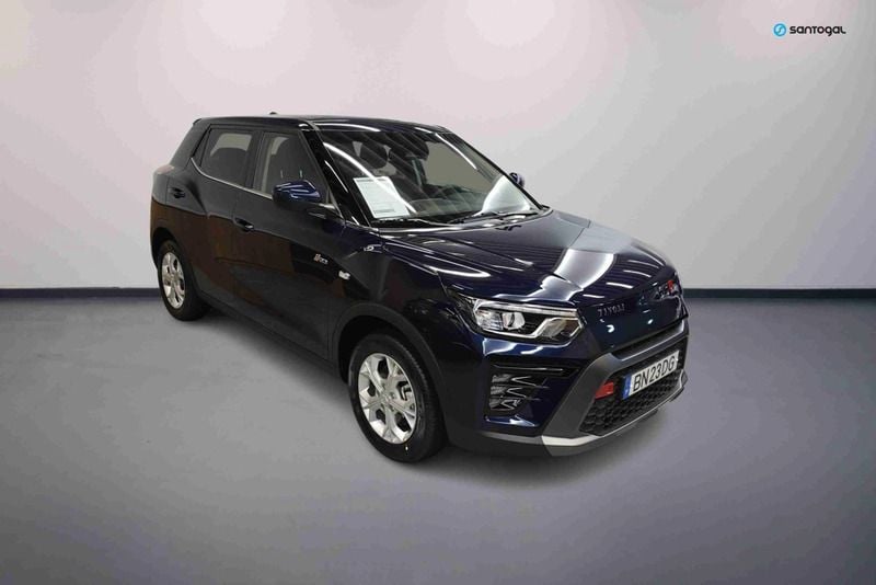 Azul Usado 2024 Ssangyong Tivoli SUV | € 21.490 - Imagem 1/4