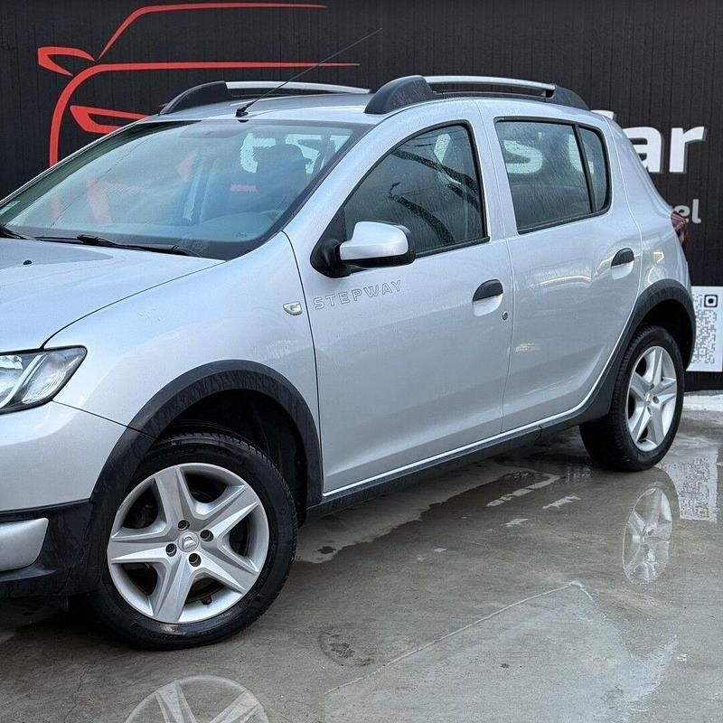 Usado Dacia Sandero 90 HP (66 kW) 2016 Cinza