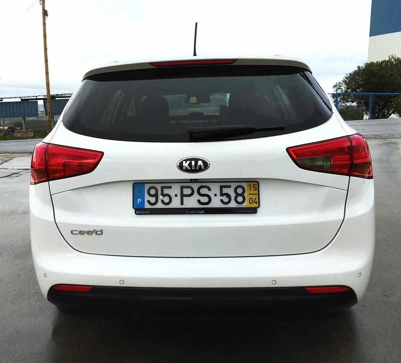 Usado Kia Ceed 128 HP (94 kW) 2015 Branco Citadino