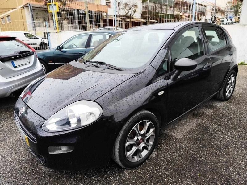 Preto Usado 2018 Fiat Punto Lounge Citadino | € 8.500 (Preço justo) - Imagem 1/4