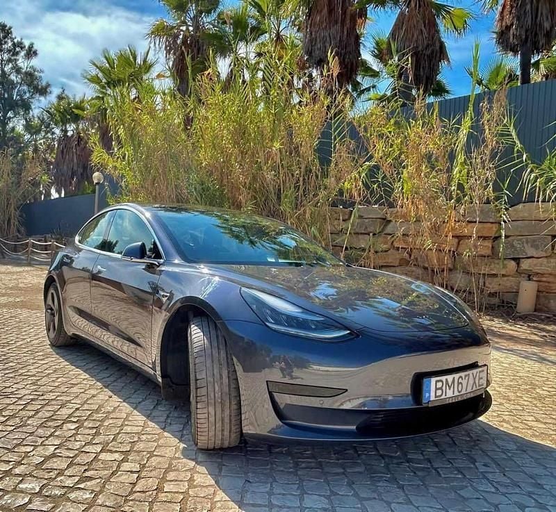 Cinza Usado 2020 Tesla Model 3 Standard Range Plus Sedan | € 24.990 (Preço justo) - Imagem 1/4